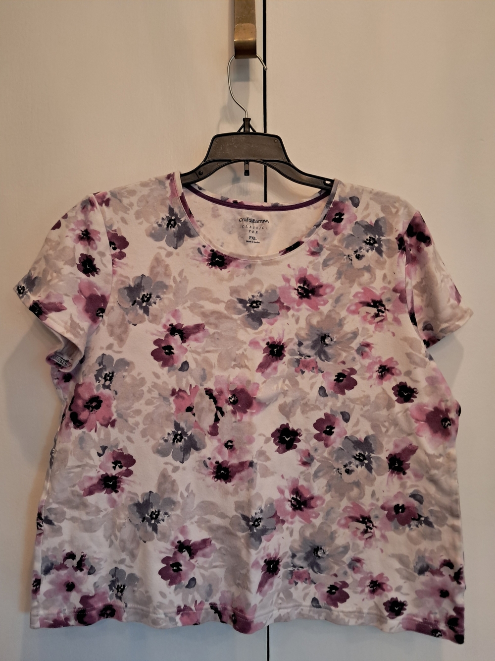 croft & barrow White Floral Short Sleeve Tee with Pink & Gray Accents
